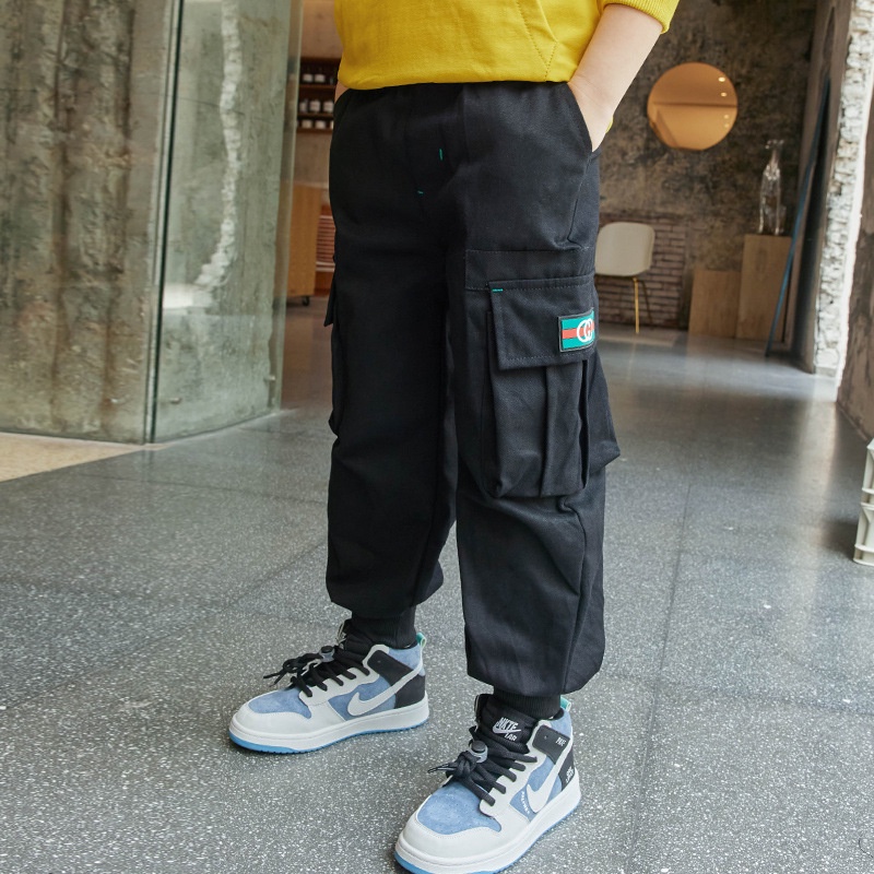 Quần dài kaki túi hộp Gucci