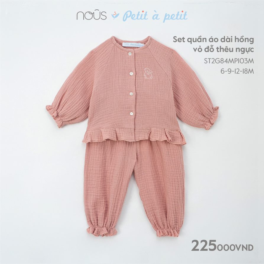 Nous - Set quần áo dài hồng vỏ đỗ thêu ngực