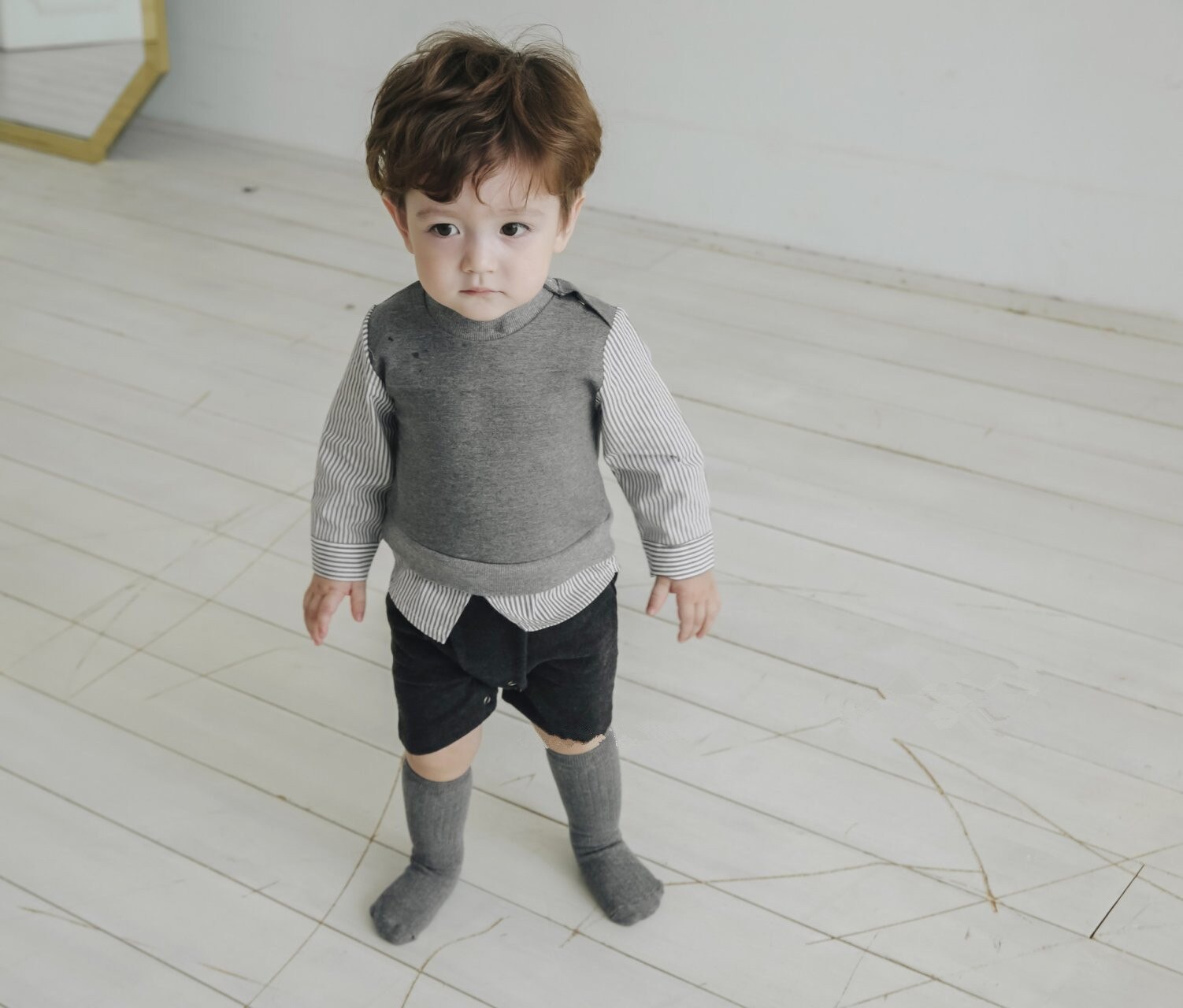 Angou - Body xám tay xọc cài vai